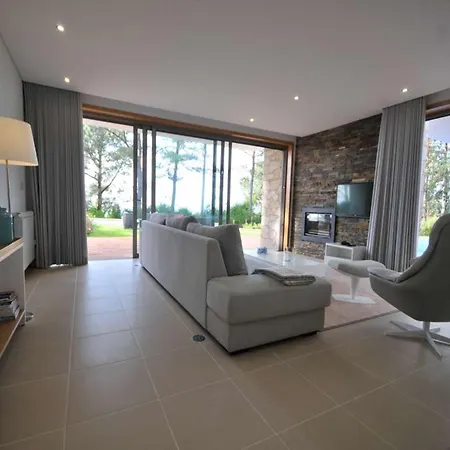 Superb 5 Bedrooms Lastello Great Sea & River Views 卡米尼亚
